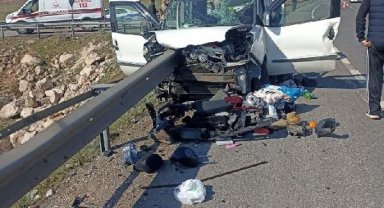 Kamyonet bariyere saplandı: 2 ölü, 3 yaralı
