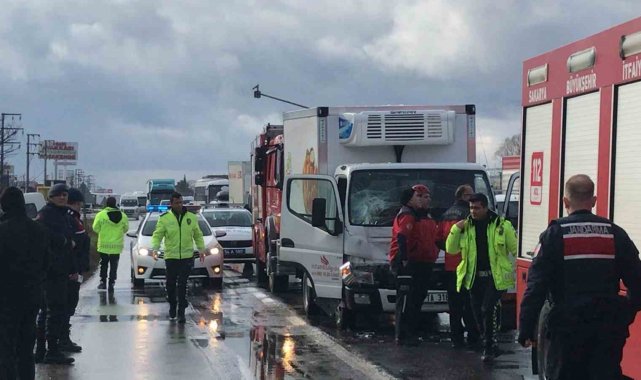 Kamyonet, tankere arkadan çarptı: 1 yaralı