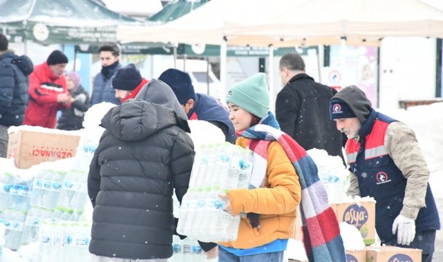 Kar yağışı bile yardımları engelleyemedi