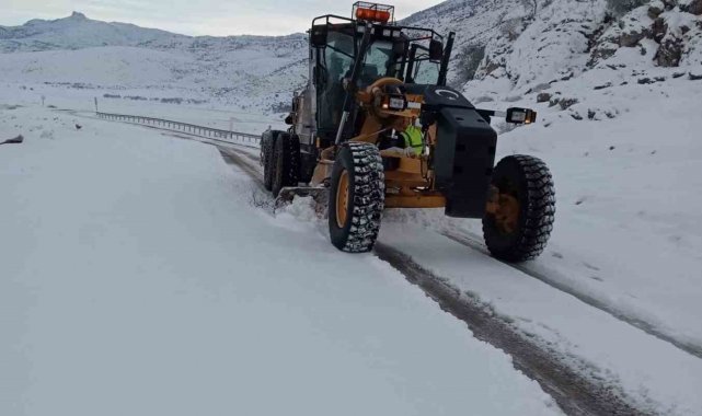 Kar yağışının etkili olduğu Afyonkarahisar'da kapalı köy yolu yok