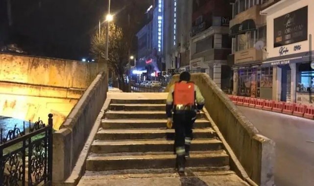 Kara teslim olan Kastamonu'da tuzlama çalışmaları sürdürüyor
