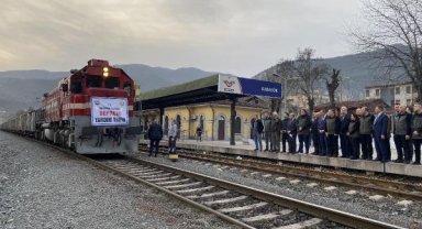 Karabük'ten deprem bölgesine 20 vagon odun gönderildi