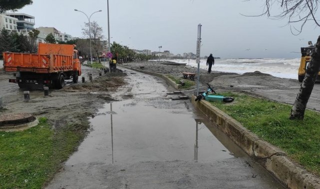 Karadeniz'in dev dalgalarının dövdüğü sahil temizlendi