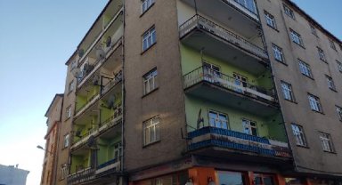 Karakoçan'da depremden ağır hasar gören 11 bina boşaltıldı