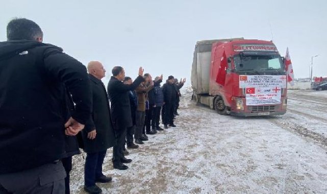 Karapapak Türklerinden deprem bölgesine 3 TIR yardım