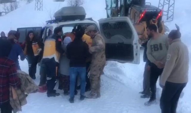 Kardan yolu kapalı mezradaki apandisit hastası için seferber oldular