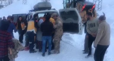Kardan yolu kapalı mezradaki apandisit hastası için seferber oldular