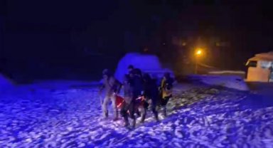 Kardan yolu kapanan köydeki 77 yaşındaki hastaya İl Özel İdaresi ekipleri ulaştı
