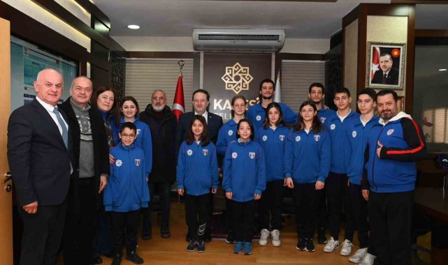 Karesi Belediyespor'un şampiyonları makamda