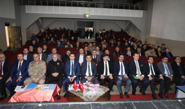 Kars Valisi Türker Öksüz, eğitim öğretim güvenlik toplantısında konuştu