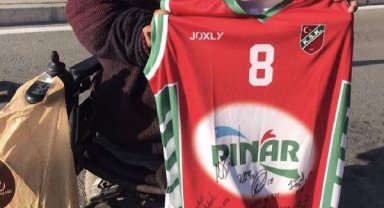 Karşıyaka'da Ufuk Sarıca'dan anlamlı hareket