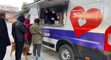 Kartal Belediyesi'nden Hatay'da günlük üç öğün yemek ikramı