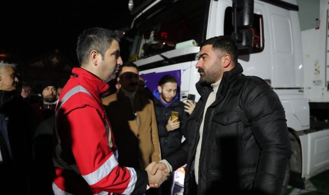 Kartal Belediyesi'nin yardım tırları, deprem bölgelerine hareket etti