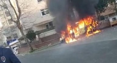 Kartal'da park halindeki araç alev alev yandı