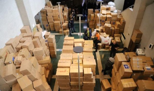 Kartal'dan deprem bölgesine yardım malzemeleri gönderimi sürüyor