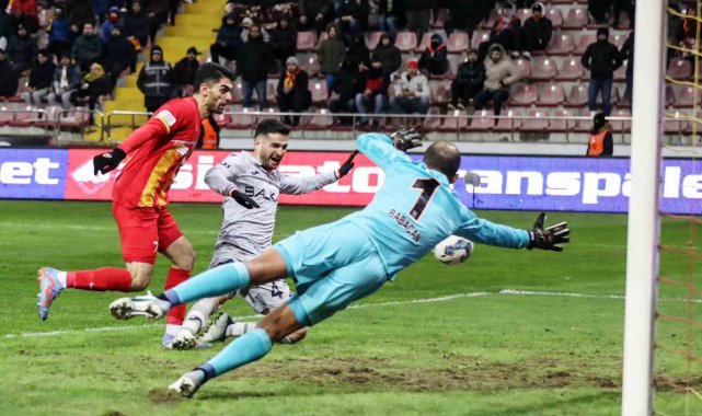 Kayserispor bir kez daha Başakşehir'i yendi