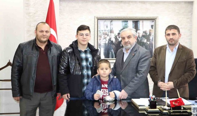 Kendi küçük, yüreği büyük
