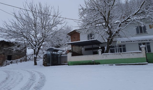 Kepsut kar altında
