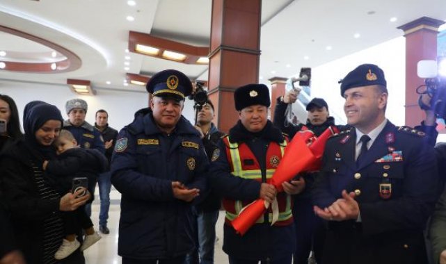 Kırgızistan ekibine duygusal karşılama