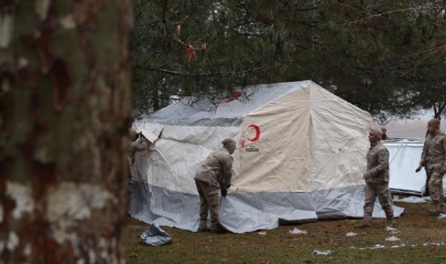 Kızılay, deprem bölgesinde çadır kurmaya başladı