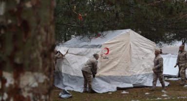 Kızılay, deprem bölgesinde çadır kurmaya başladı
