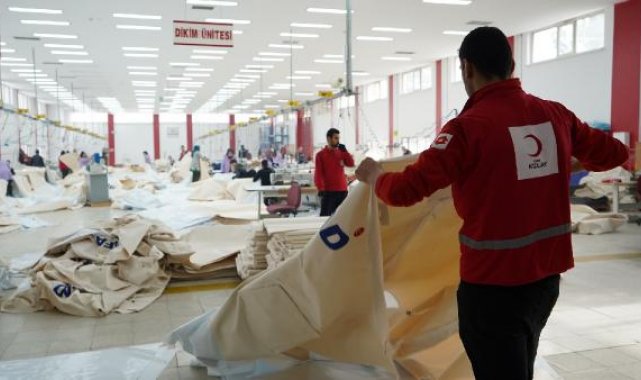 Kızılay, deprem bölgesine çadır üretimini sürdürüyor