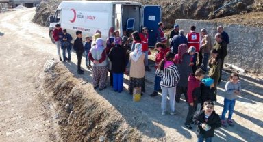 Kızılay, mobil aracıyla köylere sağlık hizmet götürüyor