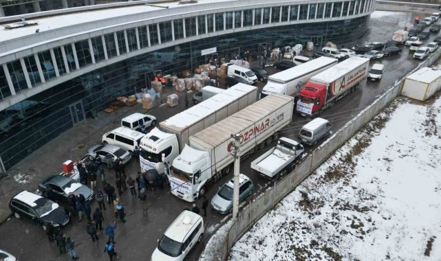 Kocaeli halkı yardımını kesmiyor, 4 tır daha yola çıktı