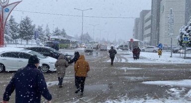 Kocaeli'nin yüksek kesimlerine kar yağdı