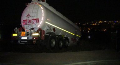 Kontrol ettiği tankerin altında kalmaktan son anda kurtuldu