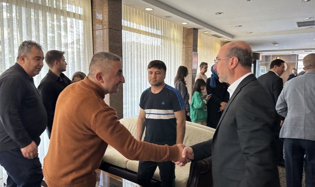 Konya'da belediye başkanları depremzedelerle buluştu