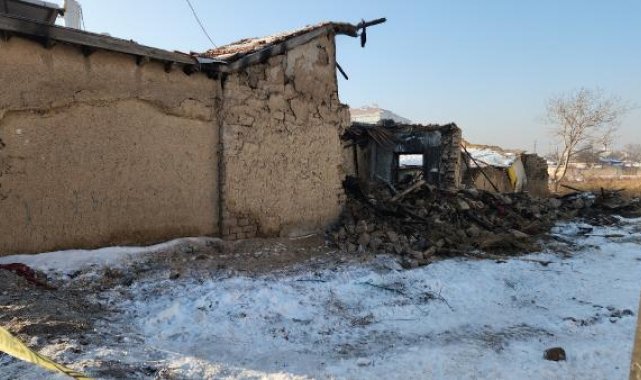 Konya'da ev yangını; çatı çöktü, 7 kişilik depremzede aile öldü