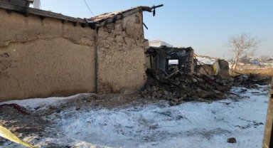 Konya'da ev yangını; çatı çöktü, 7 kişilik depremzede aile öldü