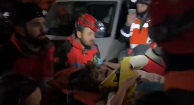 Küçük Fatma, 61 saat sonra enkazdan sağ kurtarıldı