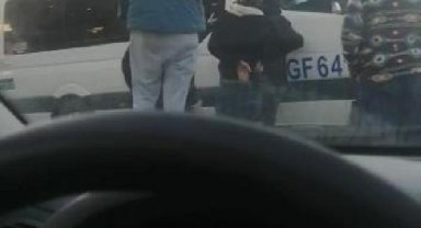 Küçükçekmece'de okul servisine beyzbol sopasıyla saldırdı 