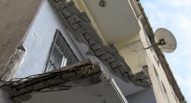 Küçükçekmece'de sitede balkon çöktü