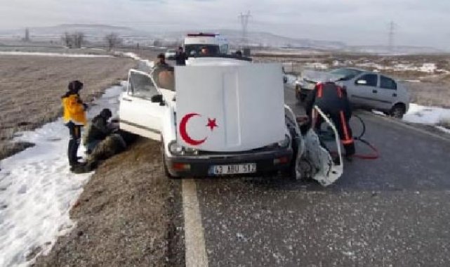 Kütahya'da otomobiller çarpıştı: 5 yaralı