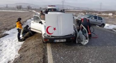 Kütahya'da otomobiller çarpıştı: 5 yaralı