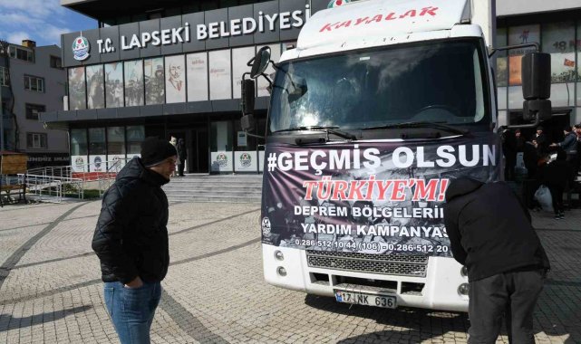 Lapseki'den 2 kamyon dolusu yardım malzemesi deprem bölgesine doğru yola çıktı