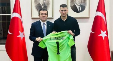 Livakovic, Brezilya maçındaki forması ve eldivenini depremzedeler için bağışladı