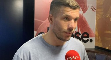 Lukas Podolski'den depremzedeler için bağış