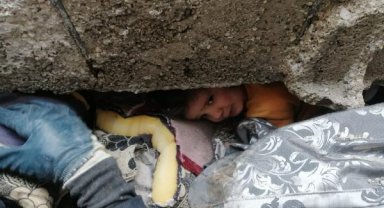 Madenciler, enkaz altında saçı görülen Julia'yı 34 saat sonra kurtarmış