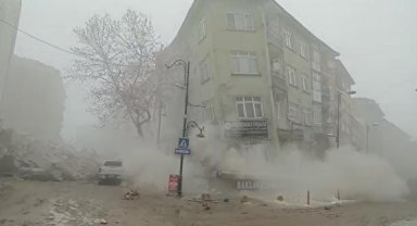 Malatya'da 4 katlı binanın çökme anı kamerada