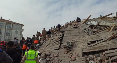 Malatya'da 5.6 büyüklüğünde deprem; hasarlı bazı binalar yıkıldı