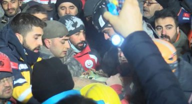 Malatya'da, 65 saat sonra enkazdan sağ kurtarıldı