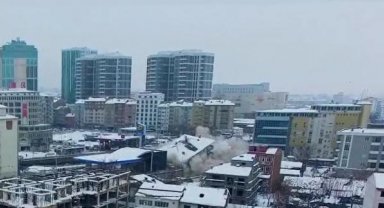 Malatya'da, 7.6'lık depremde binaların çökmesi dron ile kaydedildi