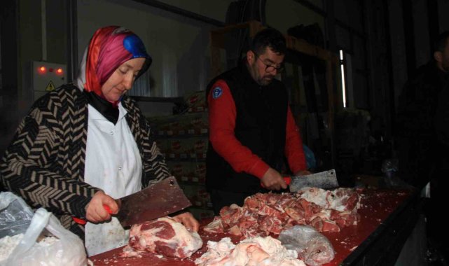 Malatya'da günlük 50 bin depremzedeye sıcak yemek