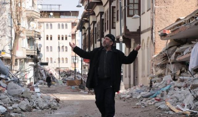 Malatya'da tarihi 'Beşkonaklar' dimdik ayakta, aynı sokaktaki diğer binalar yıkıldı