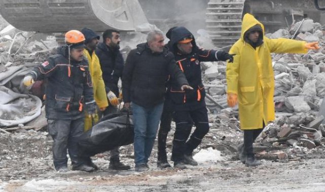 Malatya'da voleybolcuların kaldığı otelin enkazında 1 kişinin cansız bedenine ulaşıldı