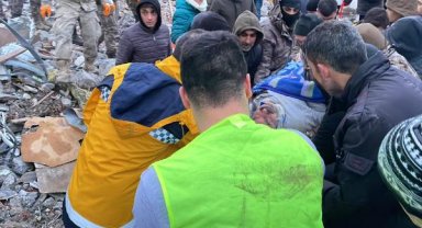 Malatya'da voleybolcuların kaldığı otelin enkazında 3 kişinin cansız bedenine ulaşıldı